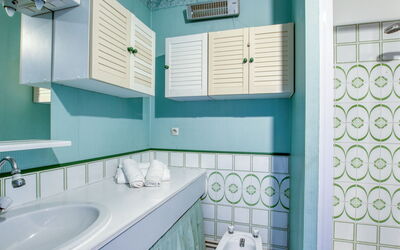 Accommodation:&nbsp;Les Lavandes 120.17