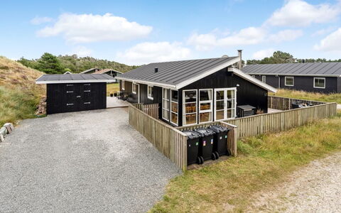Melanie - 950M from the Sea: Cottage, Shed, Hut, Farmhouse, Prairie, Shack, Barn, Log Cabin, Garden Buildings