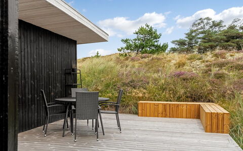 Melanie - 950M from the Sea: Cottage, Shed, Hut, Farmhouse, Prairie, Shack, Barn, Log Cabin, Garden Buildings