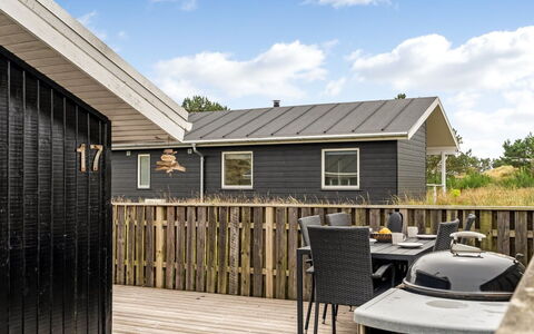 Melanie - 950M from the Sea: Cottage, Shed, Hut, Farmhouse, Prairie, Shack, Barn, Log Cabin, Garden Buildings