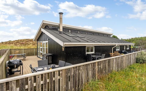 Melanie - 950M from the Sea: Cottage, Shed, Hut, Farmhouse, Prairie, Shack, Barn, Log Cabin, Garden Buildings
