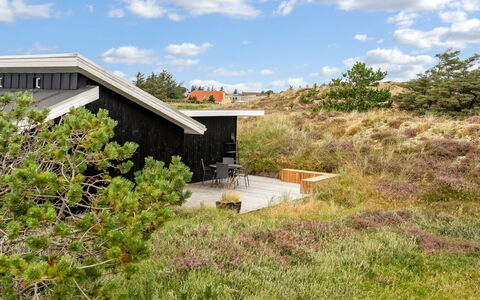 Melanie - 950M from the Sea: Cottage, Shed, Hut, Farmhouse, Prairie, Shack, Barn, Log Cabin, Garden Buildings