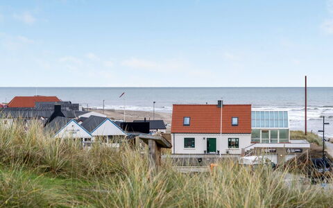 Fris - 100M from the Sea: Roof, Plain, Land Lot, Rural Area, Home, Estate, Field, Cottage, Lawn, Suburb