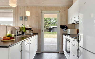 Annemia - 200M from the Sea