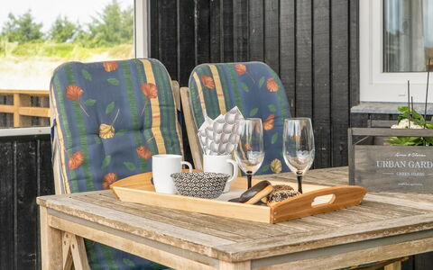 Ivar - 900M from the Sea: Cottage, Shed, Hut, Farmhouse, Prairie, Shack, Barn, Log Cabin, Garden Buildings
