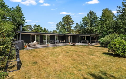 Fot - 7Km from the Sea: Grass, Home, Shrub, Land Lot, Residential Area, Estate, Groundcover, Cottage, Garden, Lawn