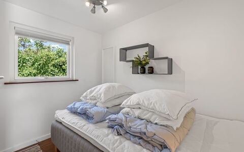 Fot - 7Km from the Sea: Bed, Bedroom, Interior Design, Wall, Bedding, Bed Sheet, Furniture, Ceiling, Flooring, Floor