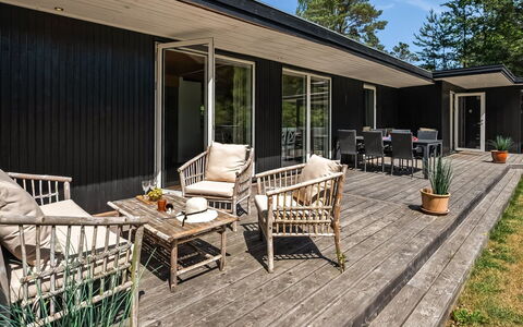 Fot - 7Km from the Sea: Wood, Home, House, Cottage, Porch, Door, Siding, Shade, Estate, Deck