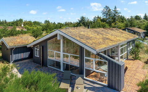 Felizia - 2.5Km from the Sea: Wood, Home, Cottage, Estate, Natural Material, Porch, Siding, Hardwood, Garden Buildings, Plank