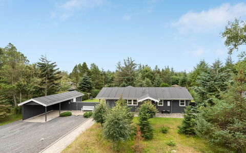 Onta - 900M from the Sea: House, Home, Shrub, Residential Area, Roof, Cottage, Estate, Driveway, Garden, Landscaping