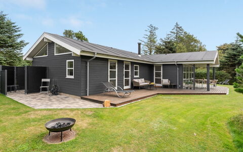 Onta - 900M from the Sea: Roof, House, Cottage, Home, Siding, Door, Groundcover, Estate, Farmhouse, Porch