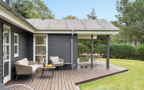 Onta - 900M from the Sea: Wood, Porch, Roof, Siding, Home, House, Door, Cottage, Outdoor Furniture, Groundcover