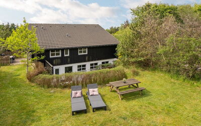 Pelle - 800M from the Sea