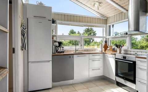 Immi - 1.5Km from the Sea: Kitchen Appliance, Kitchen, Countertop, Major Appliance, Interior Design, Home Appliance, Flooring, Wood, Cabinetry, Furniture