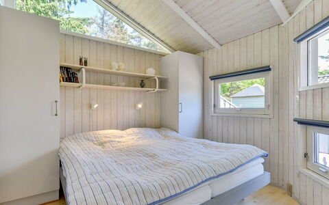 Immi - 1.5Km from the Sea: Wood, Floor, Home, Bedroom, Ceiling, Plank, Door, Hardwood, Wood Stain, Bed