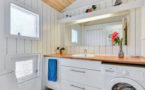 Immi - 1.5Km from the Sea: Interior Design, Flooring, Plumbing Fixture, Wood, Floor, Ceiling, Bathroom Cabinet, Tap, Bathroom, Plumbing