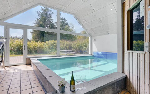 Iben - 2.3Km from the Sea: 