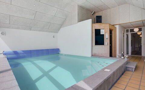 Iben - 2.3Km from the Sea: 