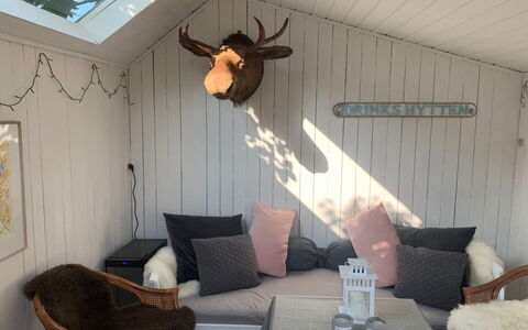 Huanca - 900M from the Sea: Wood, Furniture, Cushion, Pillow, Hardwood, Throw Pillow, Wood Stain, Living Room, Plank