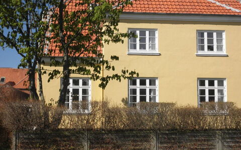 Tobias - 800M from the Sea: Building, Wall, Window, Facade, House, Home, Architecture, Residential Area, Sash Window, Brick