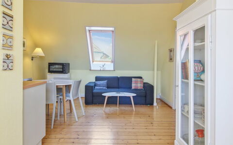 Siggut - 250M from the Sea: Cottage, Garden, Siding, Garden Buildings, Shade, Yard, Backyard, Lawn, Farmhouse, Landscaping