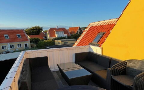 Jarkko - 200M from the Sea: Balcony, Evening, Daylighting