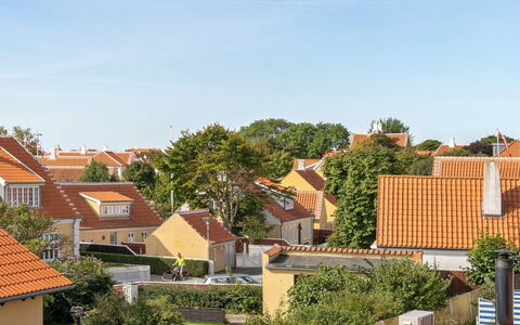 Jarkko - 200M from the Sea: Sky, Residential Area, Roof, House, Home, Neighbourhood, Facade, Urban Design, Human Settlement, Suburb