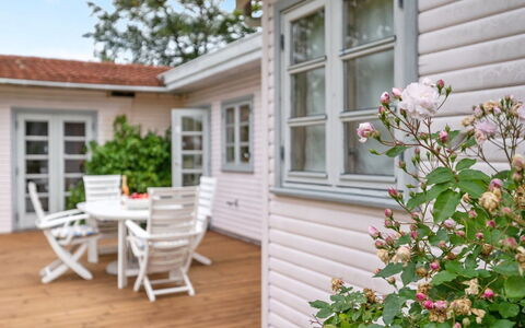 Åsemarie - 600M from the Sea: Shrub, Urban Design, Groundcover, Brick, Apartment, Estate, Brickwork, Balcony, Landscaping