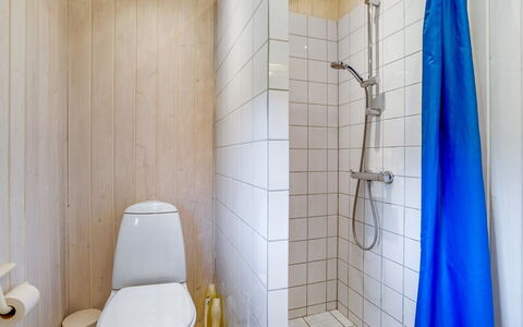 Marjatta - 850M from the Sea: Toilet Seat, Bathroom, Wall, Flooring, Toilet, Plumbing Fixture, Floor, Interior Design, Plumbing, Tile