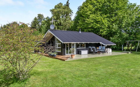 Marjatta - 850M from the Sea: Residential Area, Roof, Suburb, Driveway, Estate, Chimney