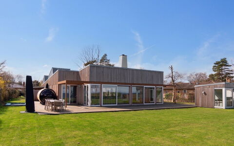 Vanta - 10M from the Sea: Roof, Land Lot, Cottage, Home, Rural Area, Shed, Siding, Garden Buildings, Log Cabin, Hut