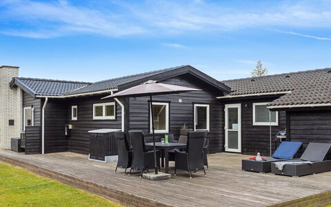 Kalevi - 900M from the Sea: Roof, House, Home, Cottage, Door, Siding, Deck, Porch, Plank, Hardwood