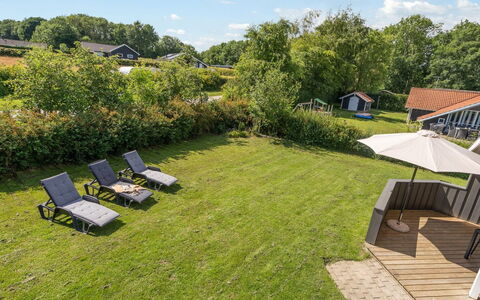 Niska - 300M from the Sea: Grass, Shrub, Home, Land Lot, Roof, Garden, Lawn, Cottage, Groundcover, Estate