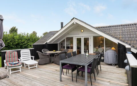 Sella - 500M from the Sea: Roof, House, Land Lot, Home, Cottage, Estate, Garden Buildings, Shade, Log Cabin, Landscaping