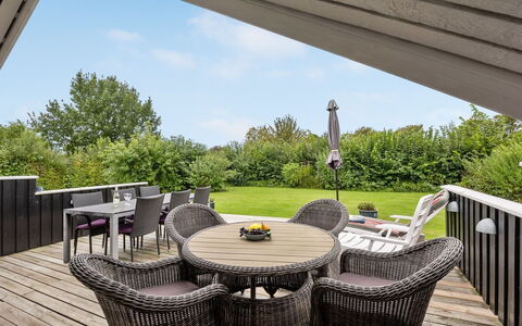 Sella - 500M from the Sea: Roof, House, Land Lot, Home, Cottage, Estate, Garden Buildings, Shade, Log Cabin, Landscaping