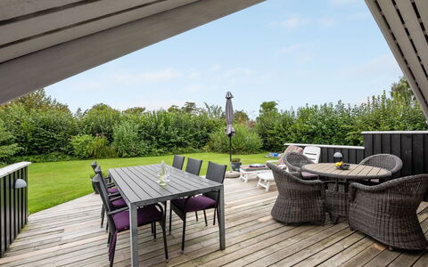 Sella - 500M from the Sea: Roof, House, Land Lot, Home, Cottage, Estate, Garden Buildings, Shade, Log Cabin, Landscaping