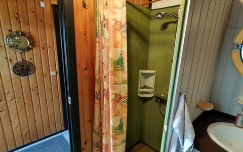 Rieke - 300M from the Sea: Wood, Plumbing Fixture, Floor, Flooring, Bathroom, Plumbing, Wood Stain, Room, Bathroom Sink, Hardwood