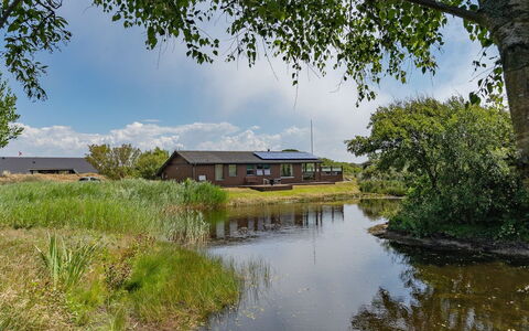 Frigga - 400M from the Sea: Roof, House, Home, Cottage, Door, Siding, Deck, Porch, Plank, Hardwood