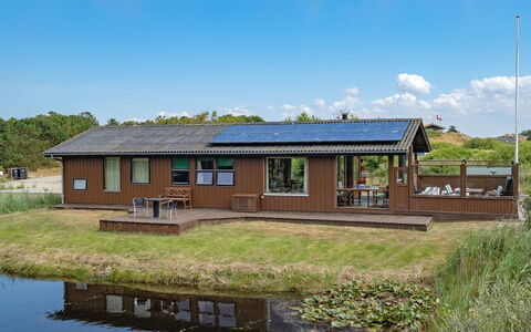 Frigga - 400M from the Sea: Roof, House, Home, Cottage, Door, Siding, Deck, Porch, Plank, Hardwood