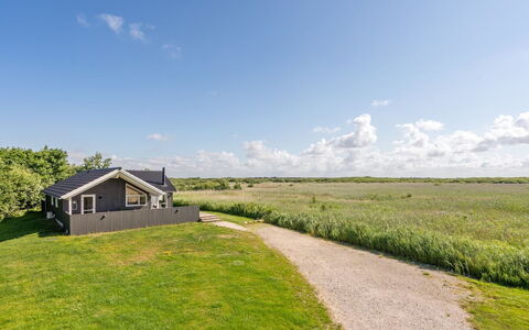 Jonna - 700M from the Sea: Home, Cottage, Porch, Hardwood, Siding, Deck, Shade, Plank, Estate, Garden Buildings