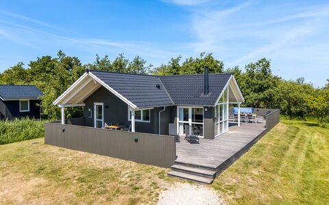 Jonna - 700M from the Sea: Home, Cottage, Porch, Hardwood, Siding, Deck, Shade, Plank, Estate, Garden Buildings