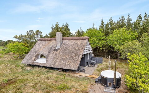 Antero - 4Km from the Sea: Grass, Grassland, Landscape, Ecoregion, Plain, Plant Community, Land Lot, Outdoor Furniture, Prairie, Shrubland