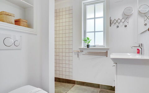 Emmeli - 1.2Km from the Sea: Bathroom, Flooring, Plumbing Fixture, Wall, Interior Design, Floor, Toilet, Plumbing, Ceiling, Tap
