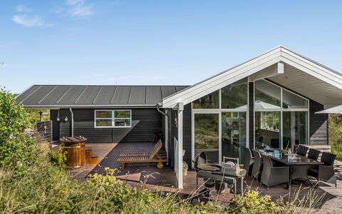 Minke - 2.2Km from the Sea: Cottage, Shed, Hut, Farmhouse, Prairie, Shack, Barn, Log Cabin, Garden Buildings