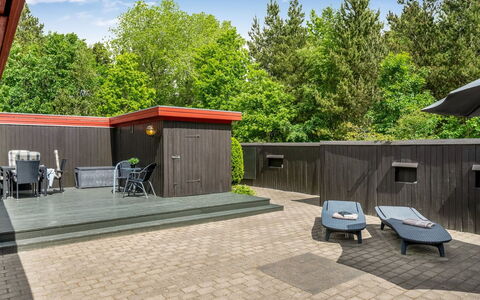 Eliane - 4Km from the Sea: Wood, Garden, Wood Stain, Hardwood, Shade, Backyard, Outdoor Furniture, Deck, Landscaping, Yard