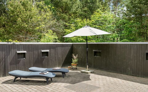 Eliane - 4Km from the Sea: Wood, Garden, Outdoor Furniture, Composite Material, Backyard, Deck, Hardwood, Plank, Landscaping, Yard
