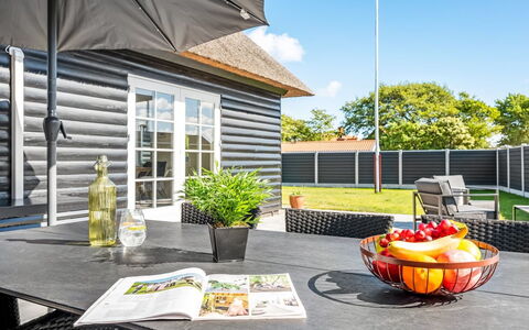 Aila - 1.4Km from the Sea: Cottage, Shed, Hut, Farmhouse, Prairie, Shack, Barn, Log Cabin, Garden Buildings