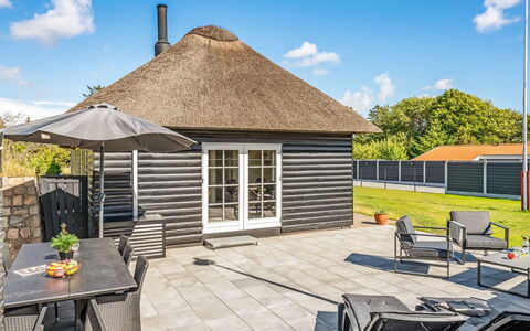 Aila - 1.4Km from the Sea: Cottage, Shed, Hut, Farmhouse, Prairie, Shack, Barn, Log Cabin, Garden Buildings