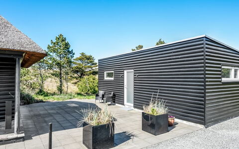 Aila - 1.4Km from the Sea: Cottage, Shed, Hut, Farmhouse, Prairie, Shack, Barn, Log Cabin, Garden Buildings