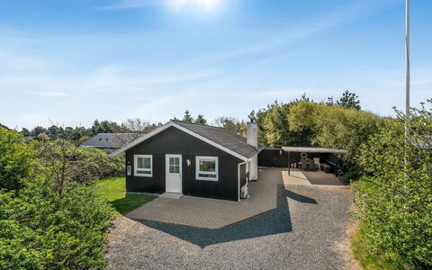 Ursel - 800M from the Sea: House, Roof, Home, Cottage, Shed, Garden Buildings, Siding, Yard, Log Cabin, Hut